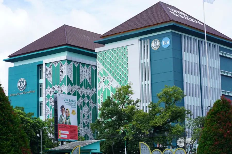 Gedung kampus UIN Saizu